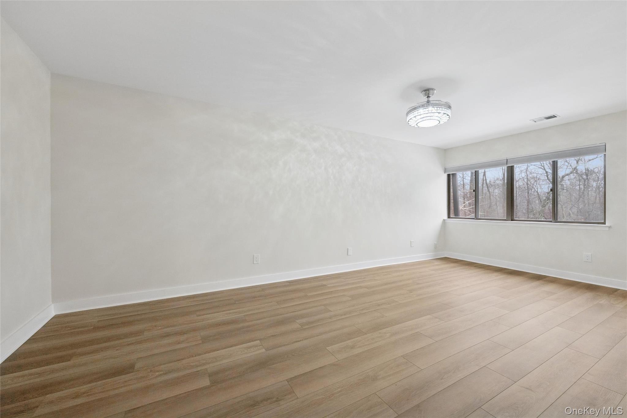 70 Pheasant Run, Roslyn, NY 11576