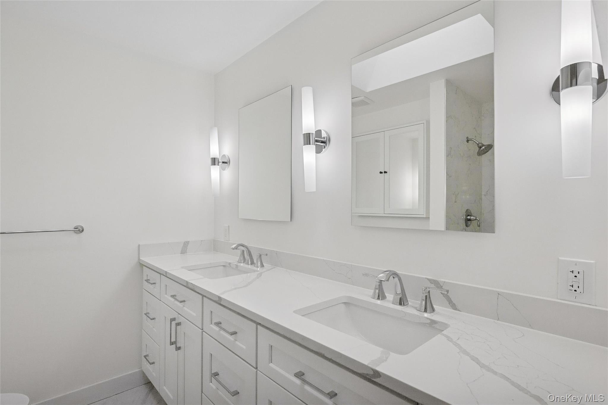 70 Pheasant Run, Roslyn, NY 11576