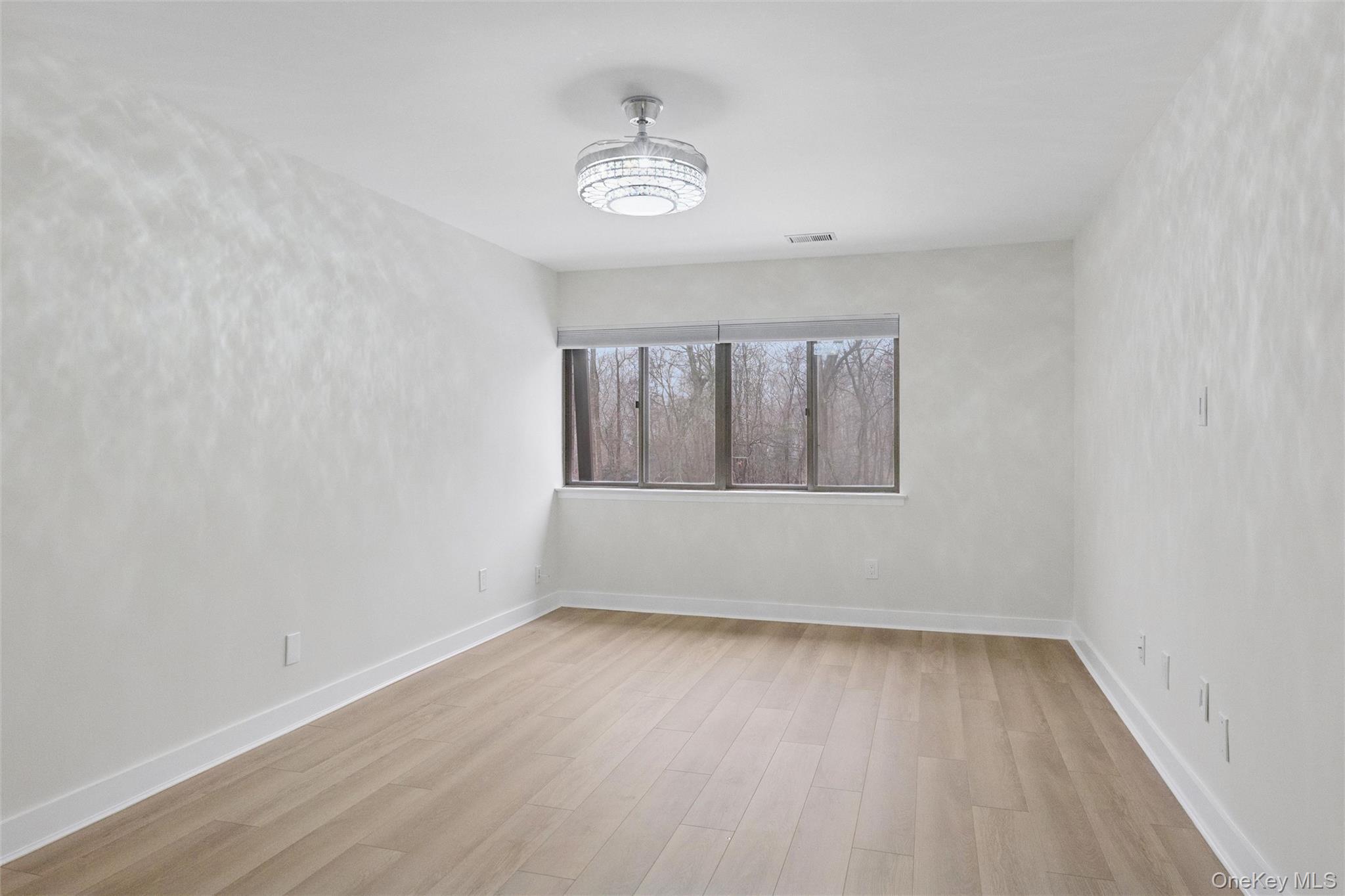 70 Pheasant Run, Roslyn, NY 11576