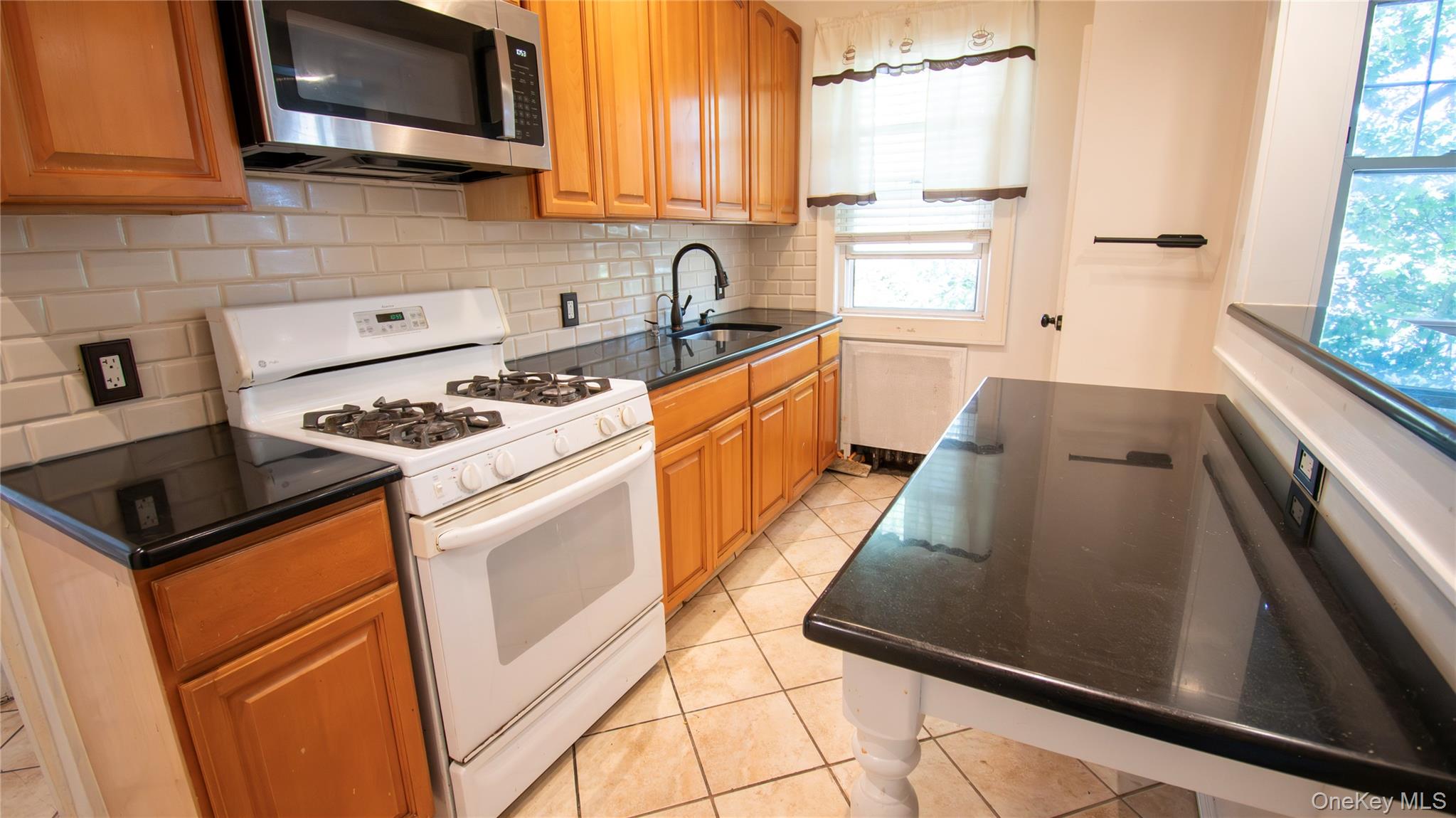 840 Seaman Avenue E # 2W, Baldwin, NY 11510