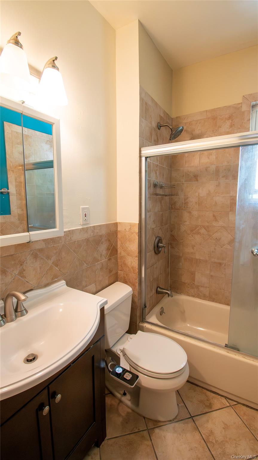 840 Seaman Avenue E # 2W, Baldwin, NY 11510