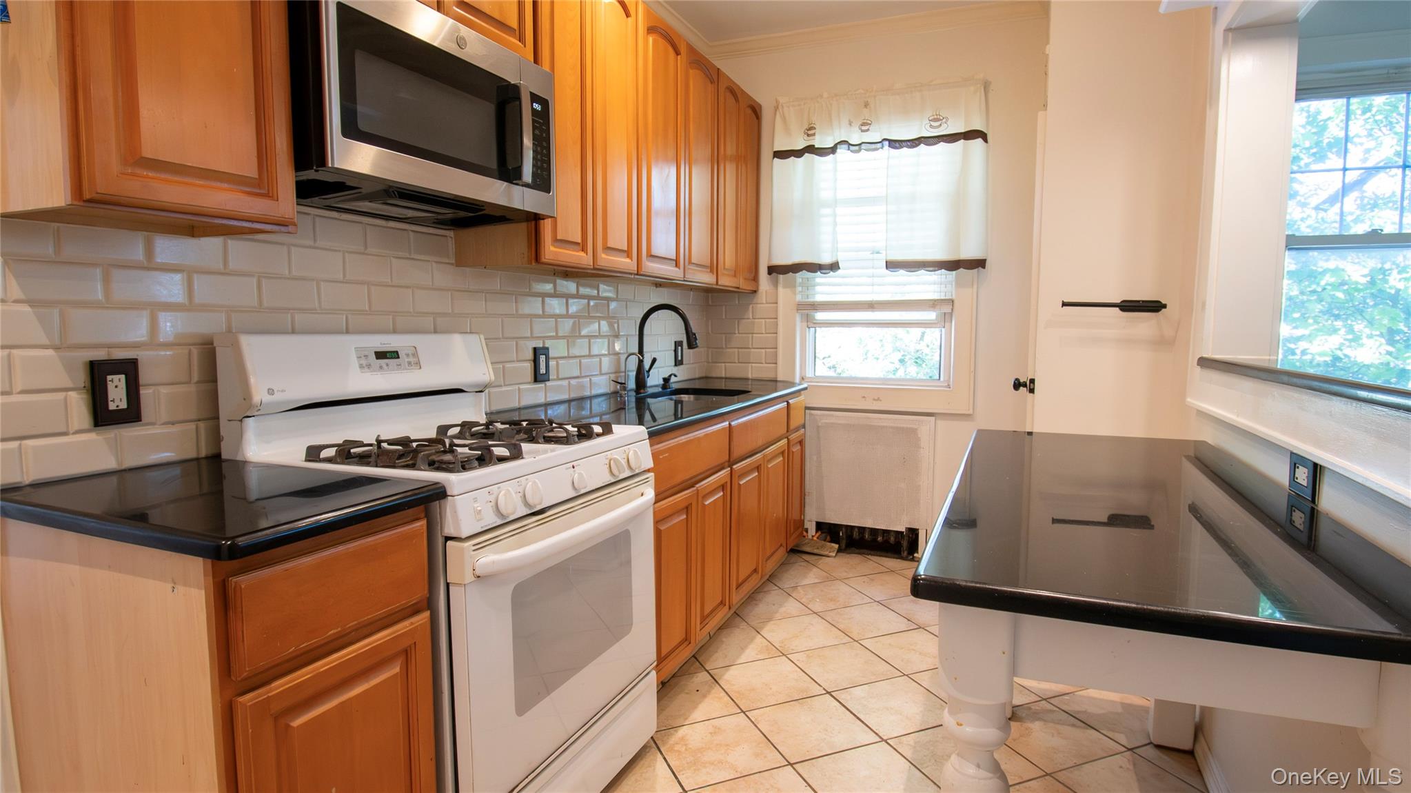 840 Seaman Avenue E # 2W, Baldwin, NY 11510