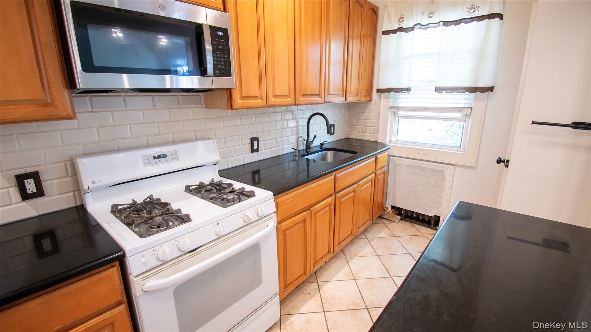 840 Seaman Avenue E # 2W, Baldwin, NY 11510