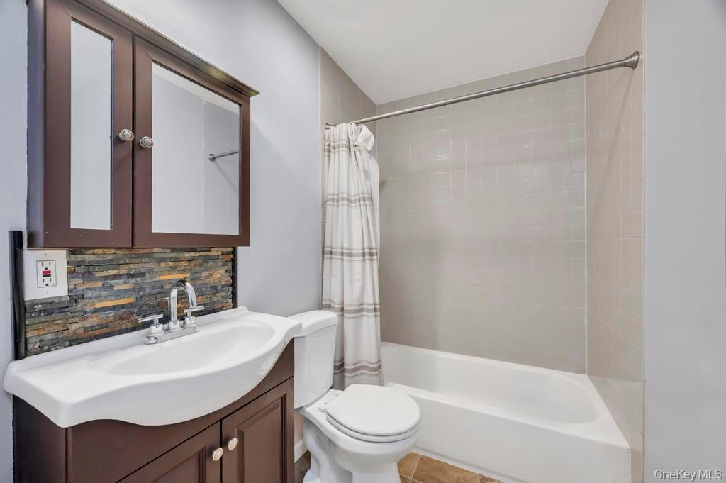 348 Artist Lake Drive, Middle Island, NY 11953