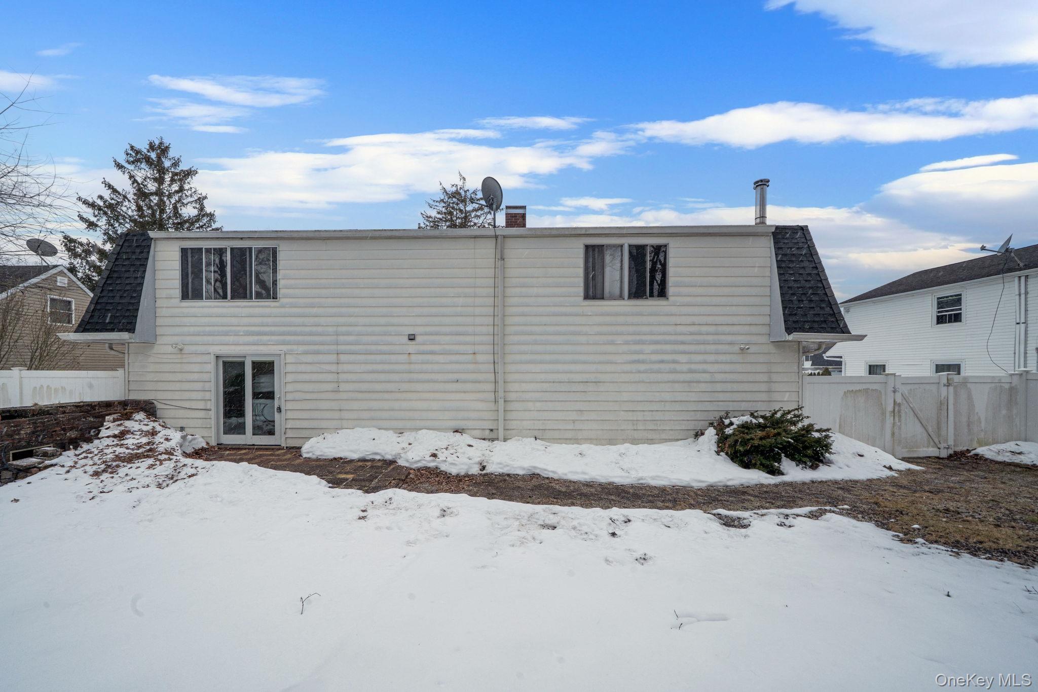 22 Meyer Lane, Medford, NY 11763