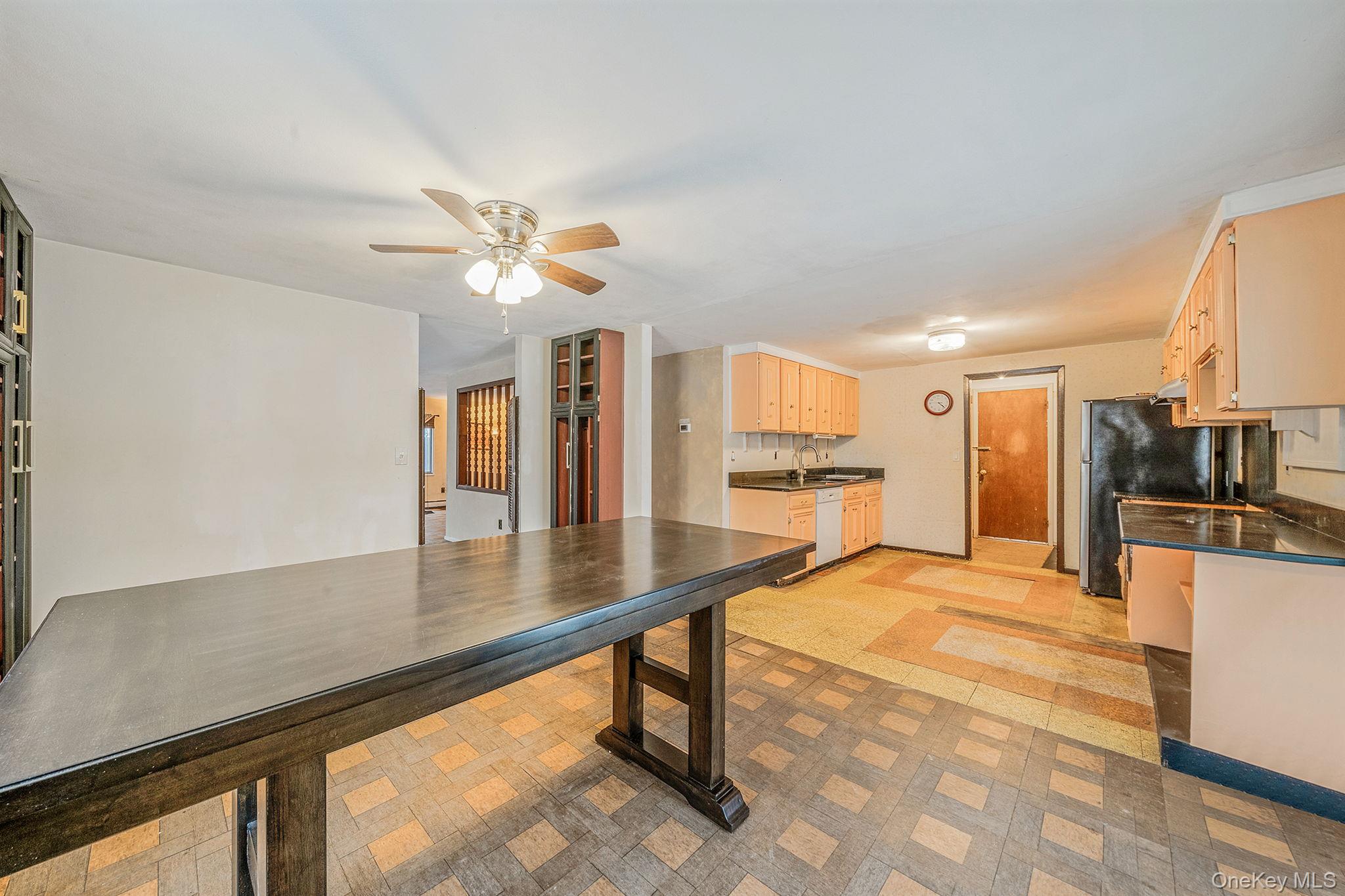 22 Meyer Lane, Medford, NY 11763