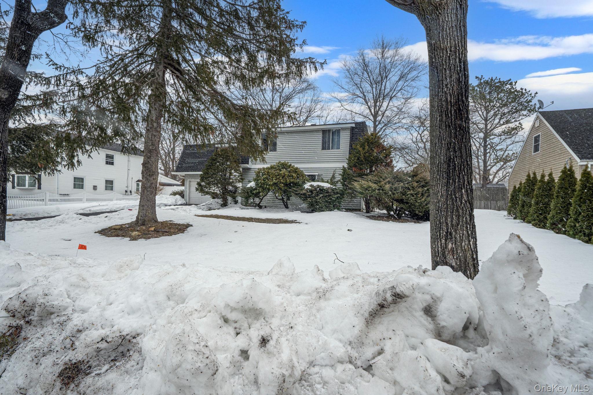 22 Meyer Lane, Medford, NY 11763