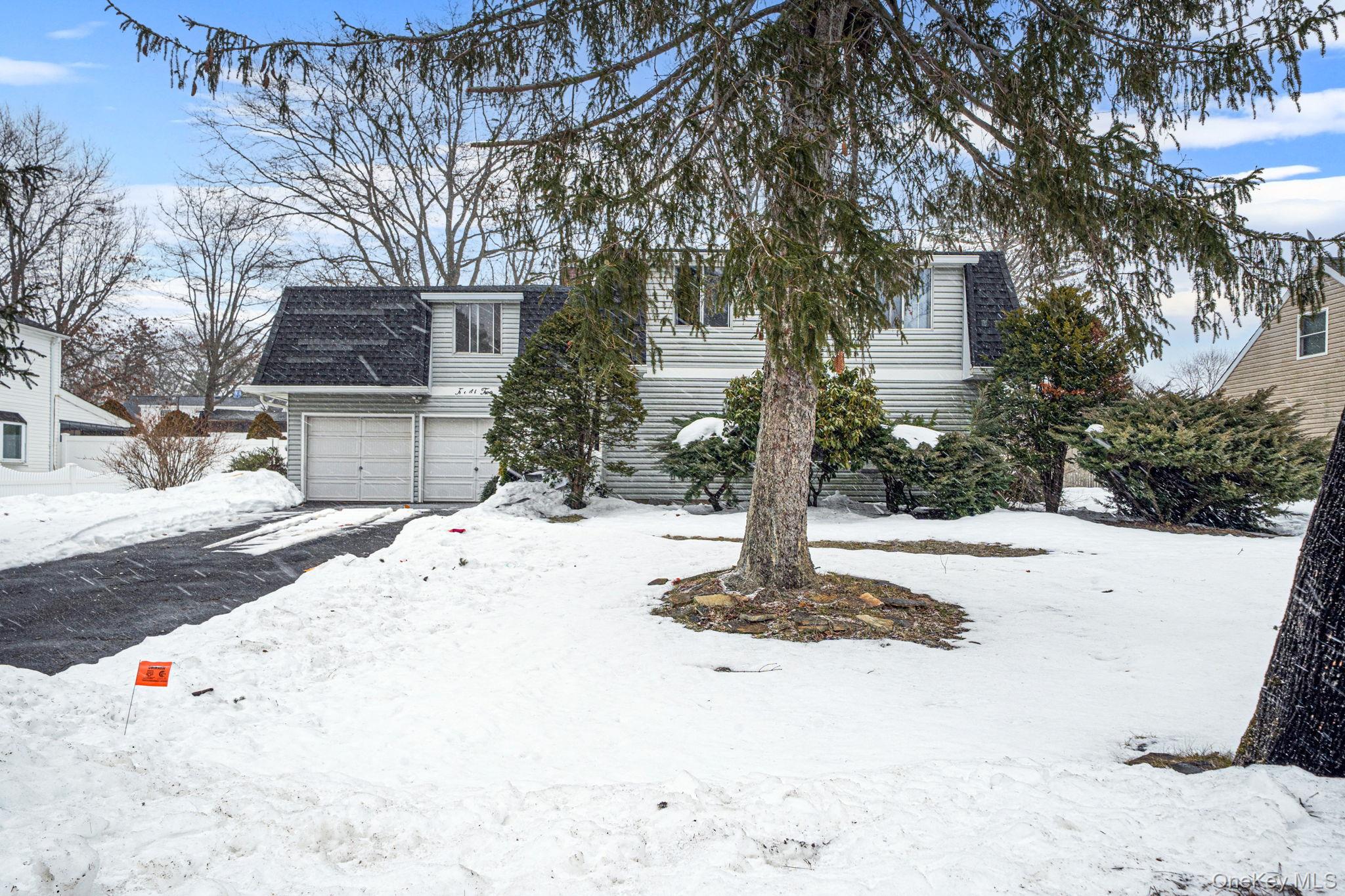 22 Meyer Lane, Medford, NY 11763