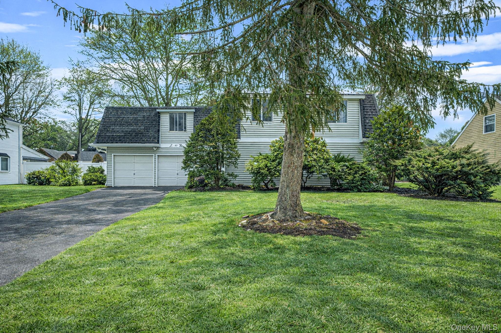 22 Meyer Lane, Medford, NY 11763