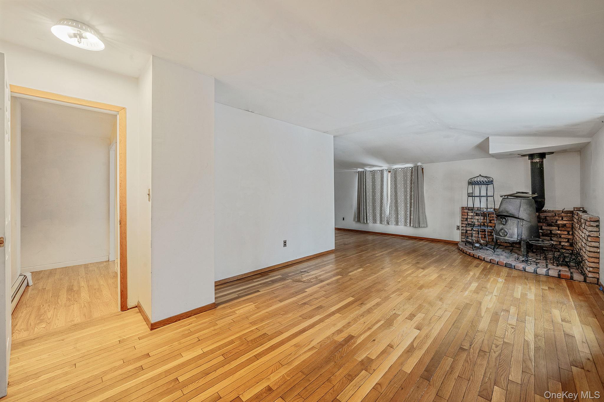 22 Meyer Lane, Medford, NY 11763