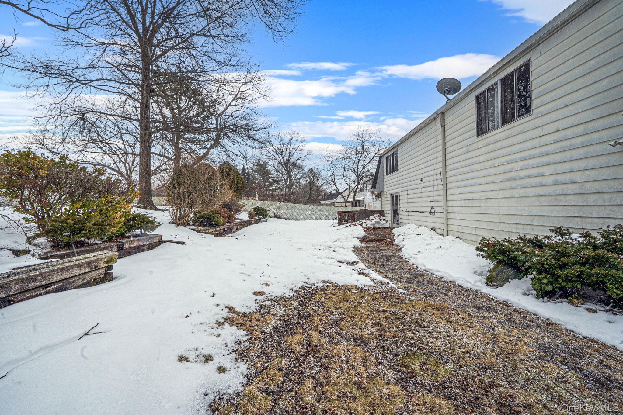 22 Meyer Lane, Medford, NY 11763