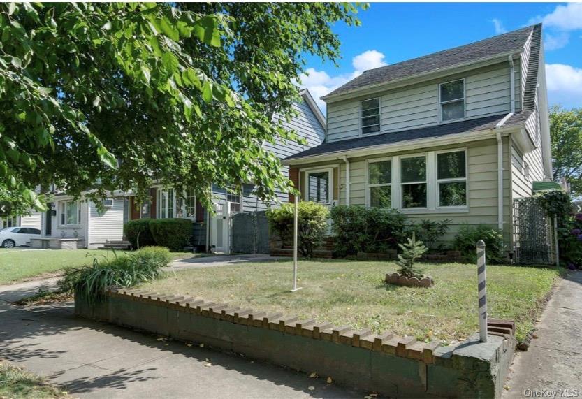 8946 215th Place, Queens Village, NY 11427