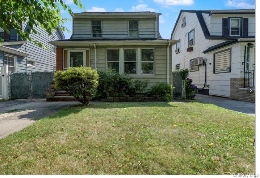 8946 215th Place, Queens Village, NY 11427