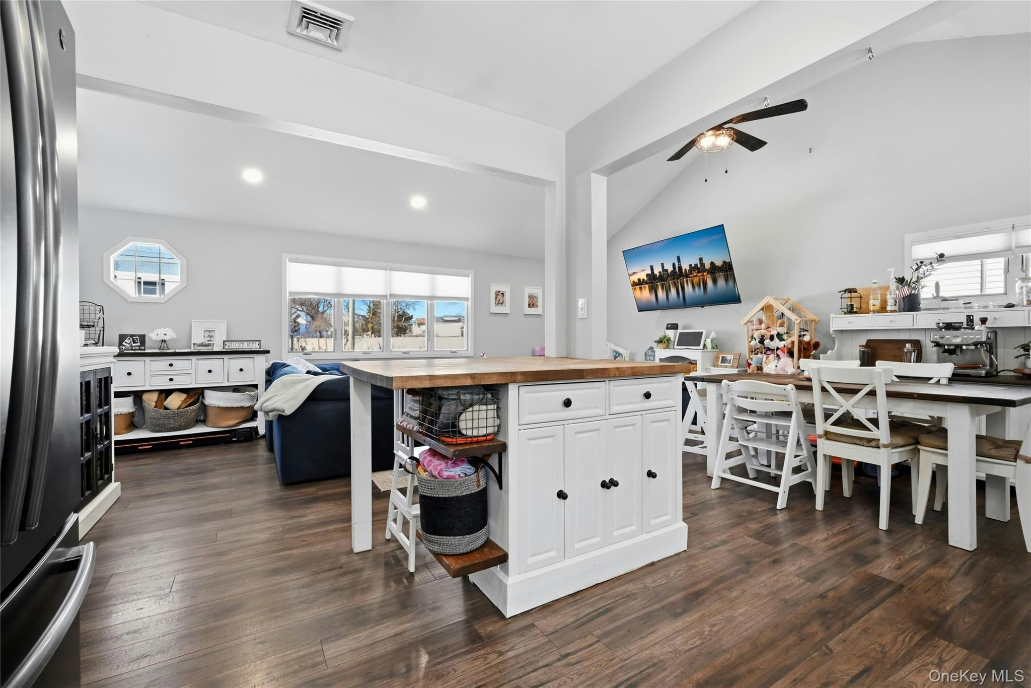 418 Old Farmingdale Road, West Babylon, NY 11704