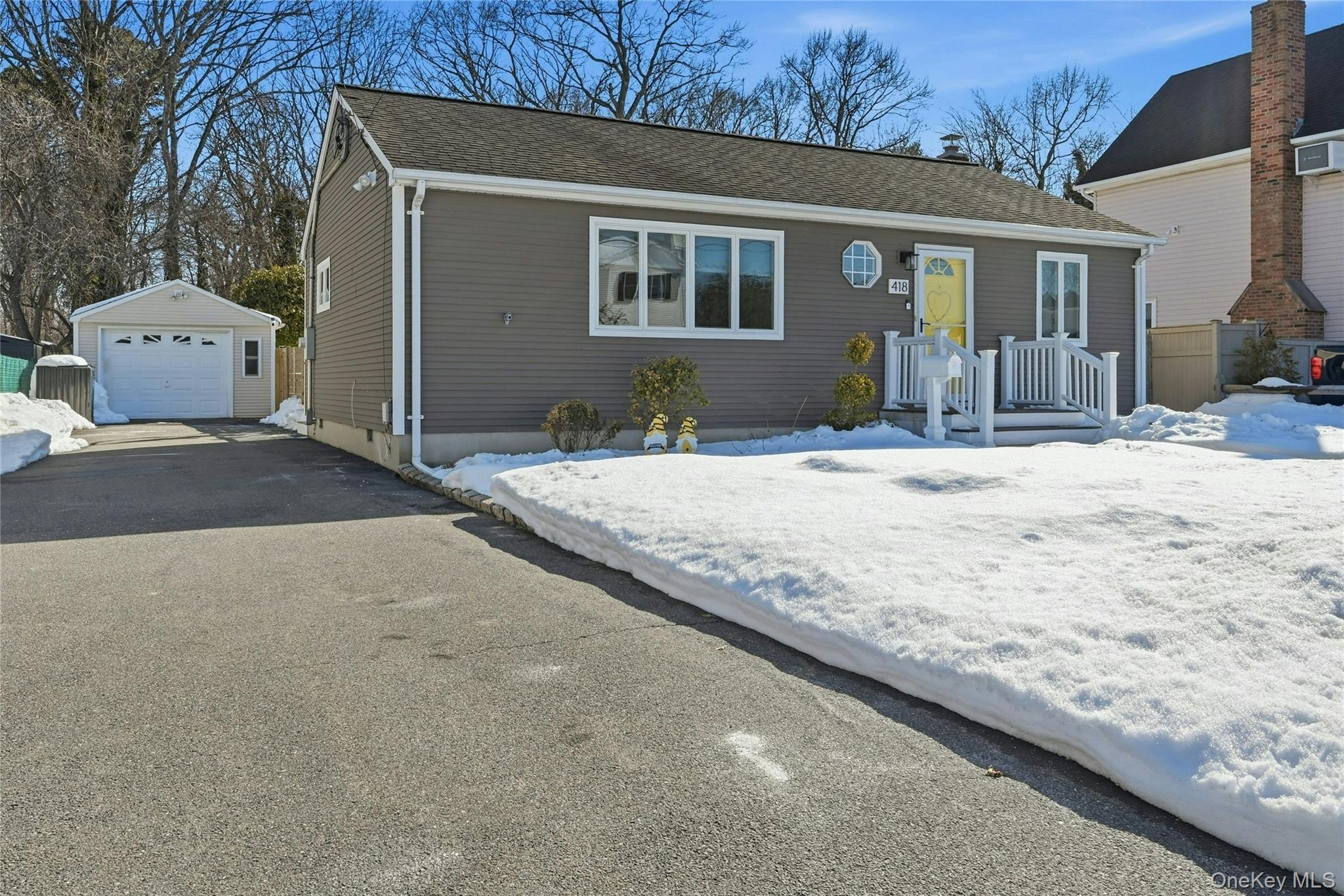 418 Old Farmingdale Road, West Babylon, NY 11704