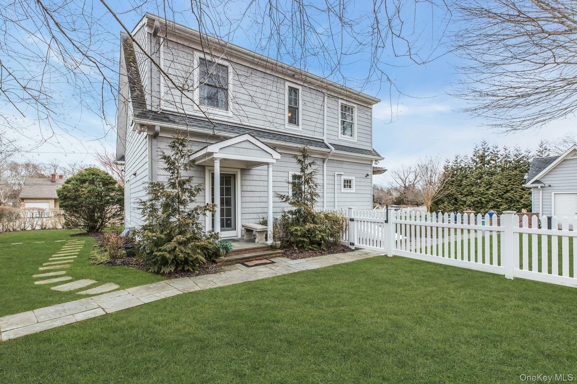 4 Wells Lane, Hampton Bays, NY 11946