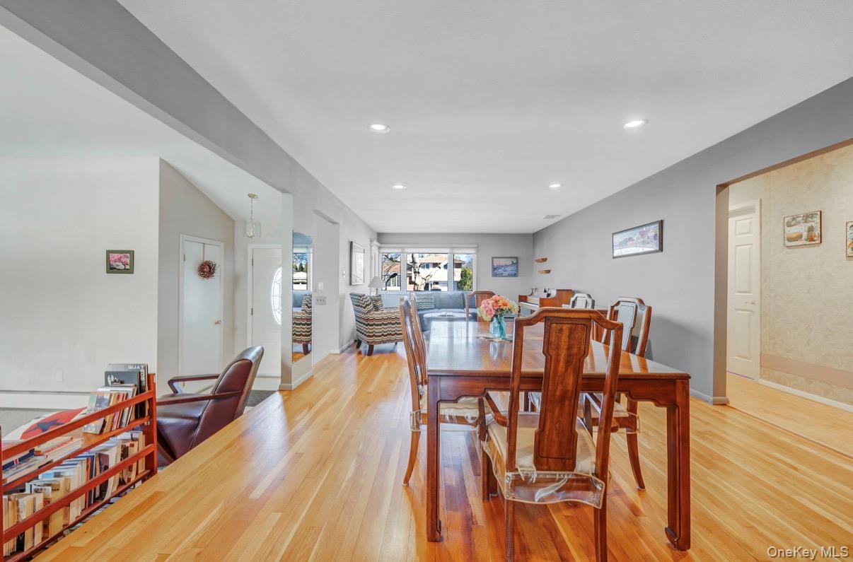 8 Leeward Lane, Commack, NY 11725