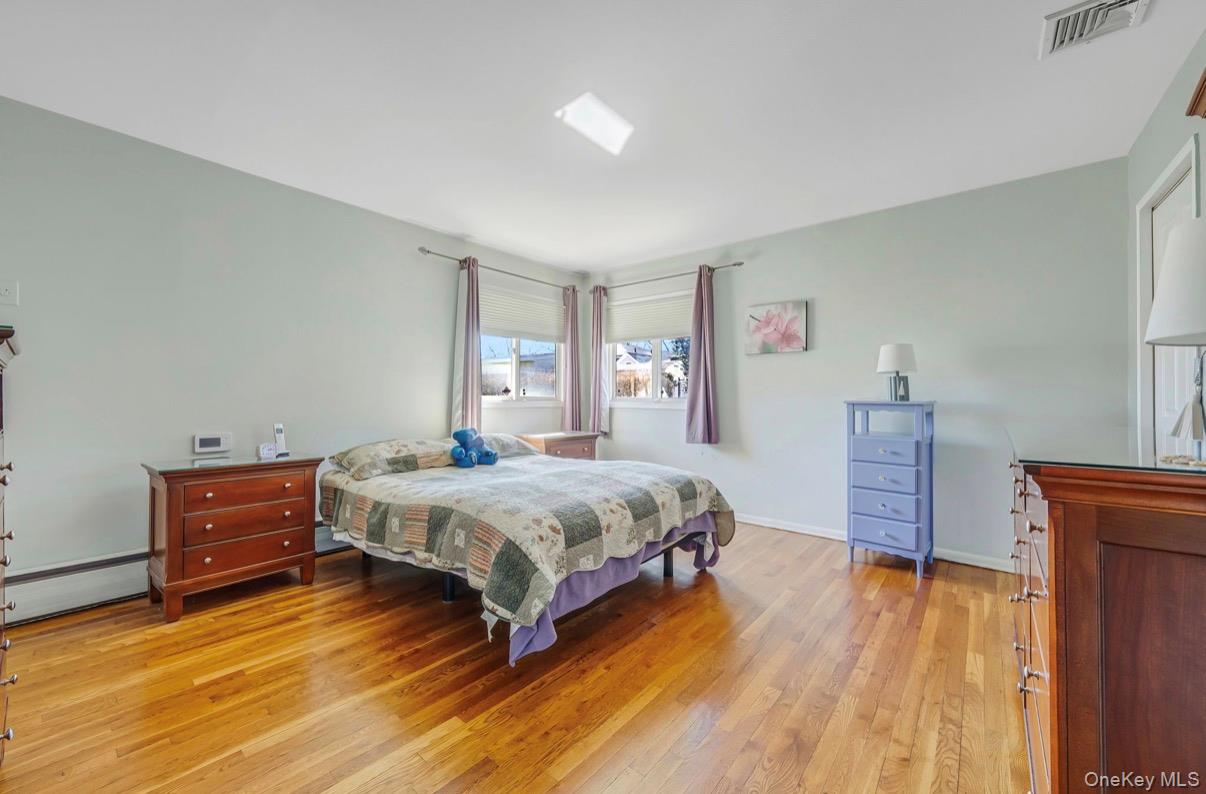 8 Leeward Lane, Commack, NY 11725