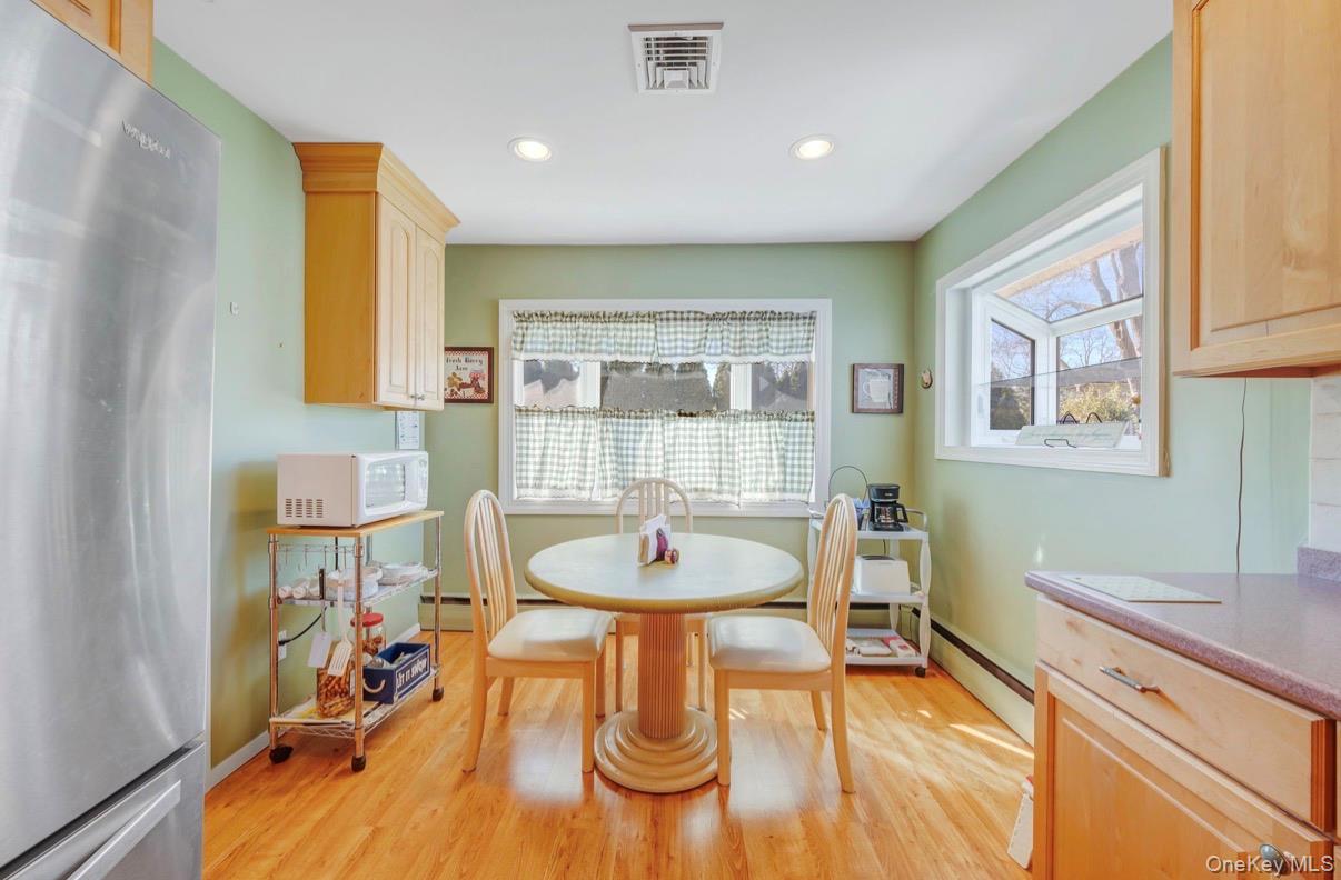 8 Leeward Lane, Commack, NY 11725