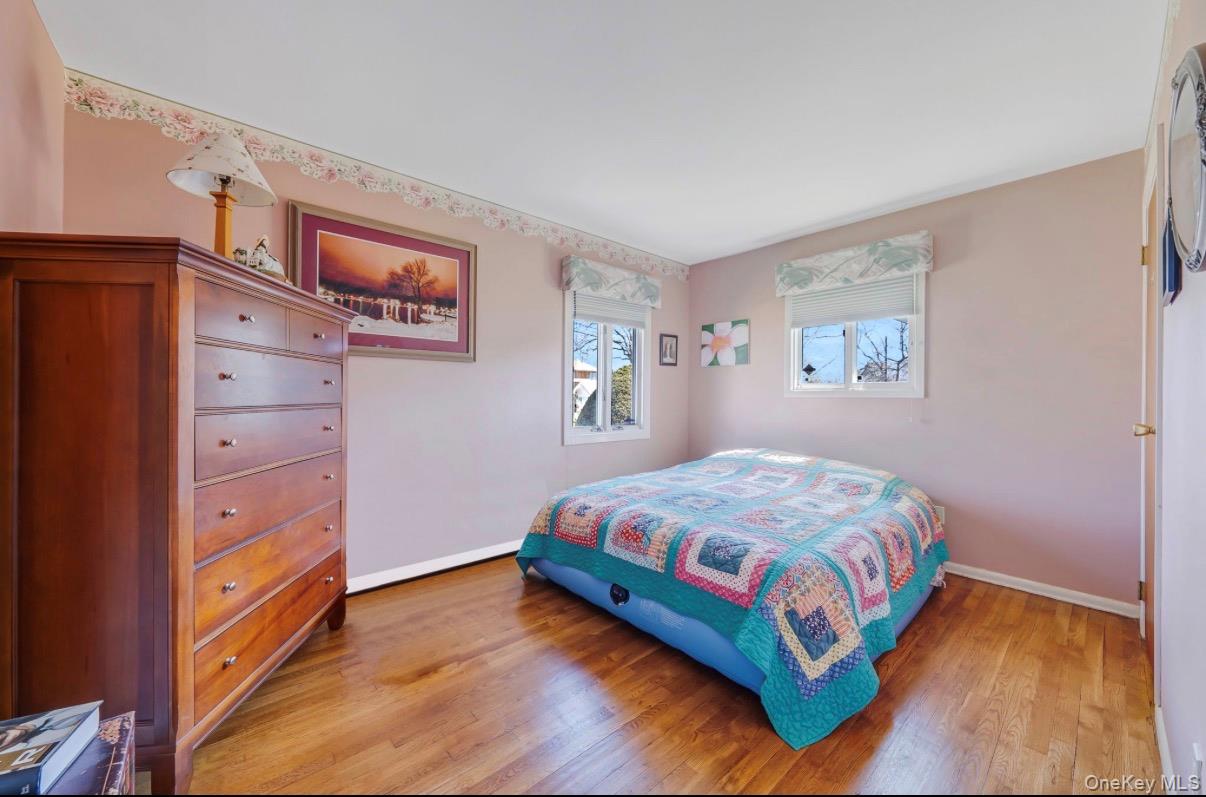 8 Leeward Lane, Commack, NY 11725