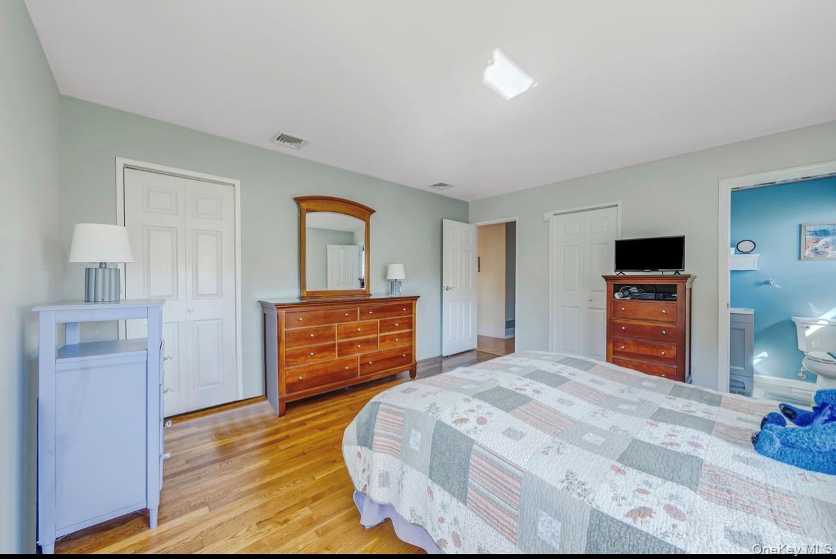 8 Leeward Lane, Commack, NY 11725