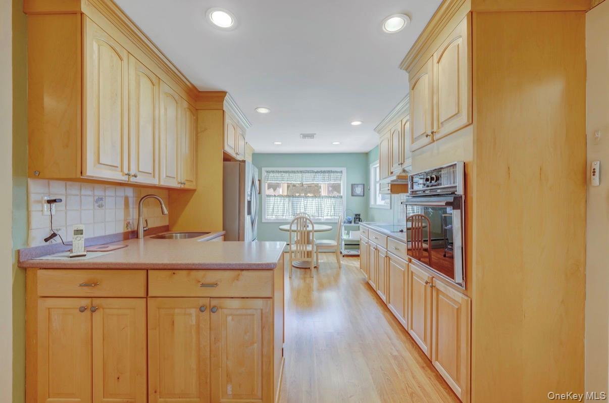 8 Leeward Lane, Commack, NY 11725