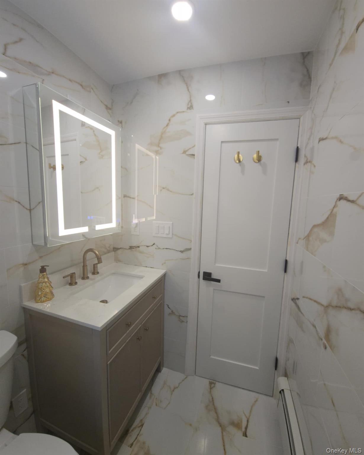 46 W Clearwater Road, Lindenhurst, NY 11757