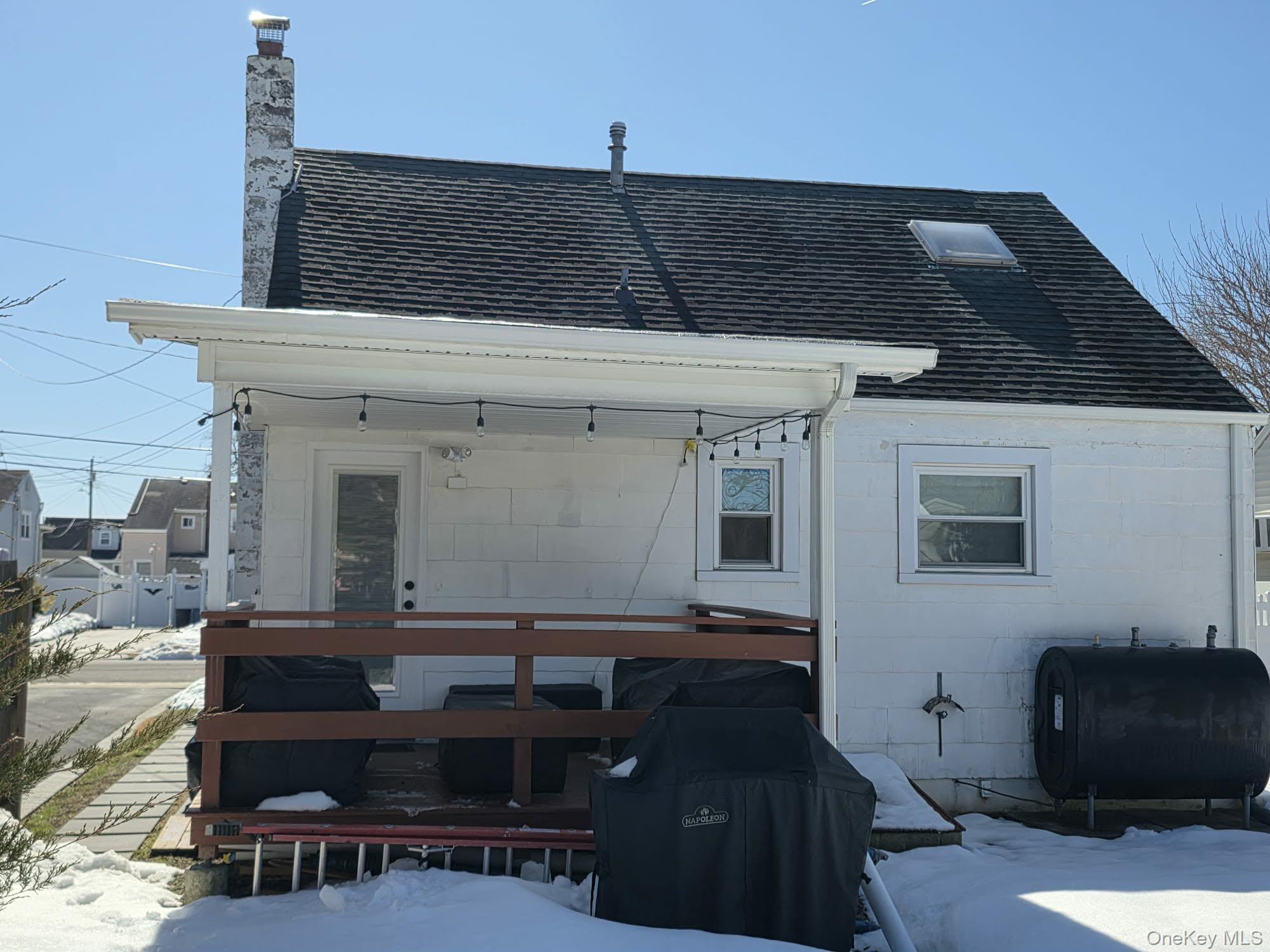 46 W Clearwater Road, Lindenhurst, NY 11757