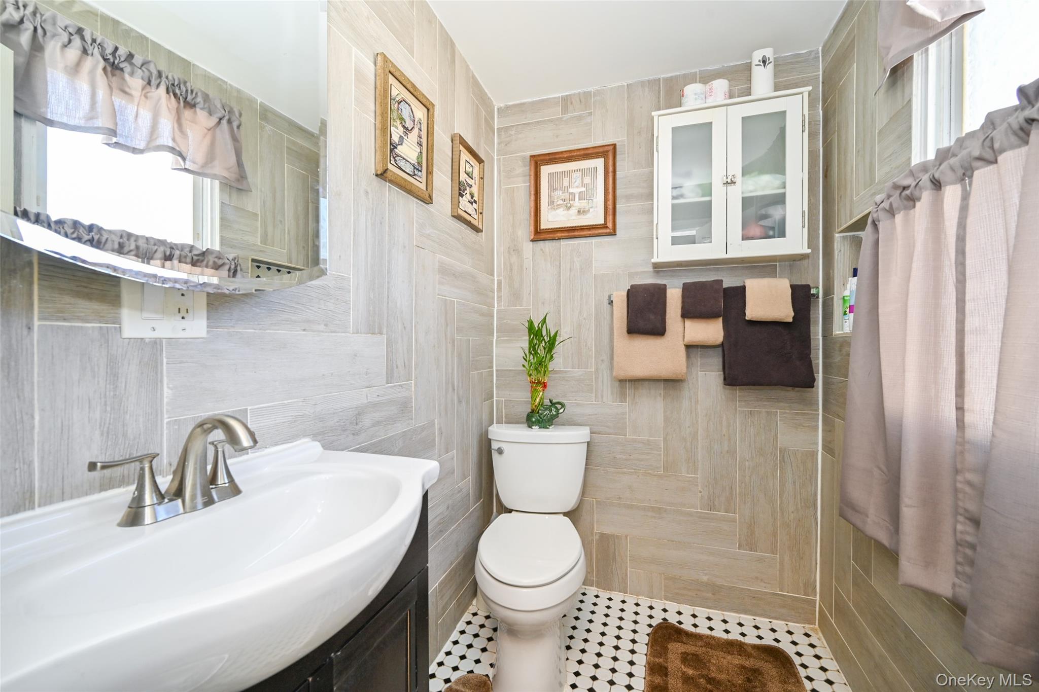 21 Dikeman Street, Hempstead, NY 11550