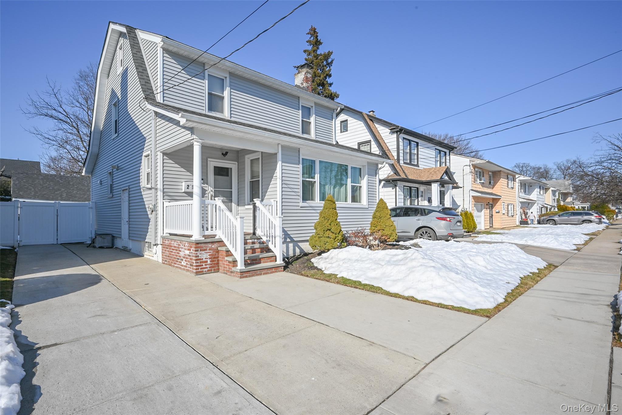 21 Dikeman Street, Hempstead, NY 11550