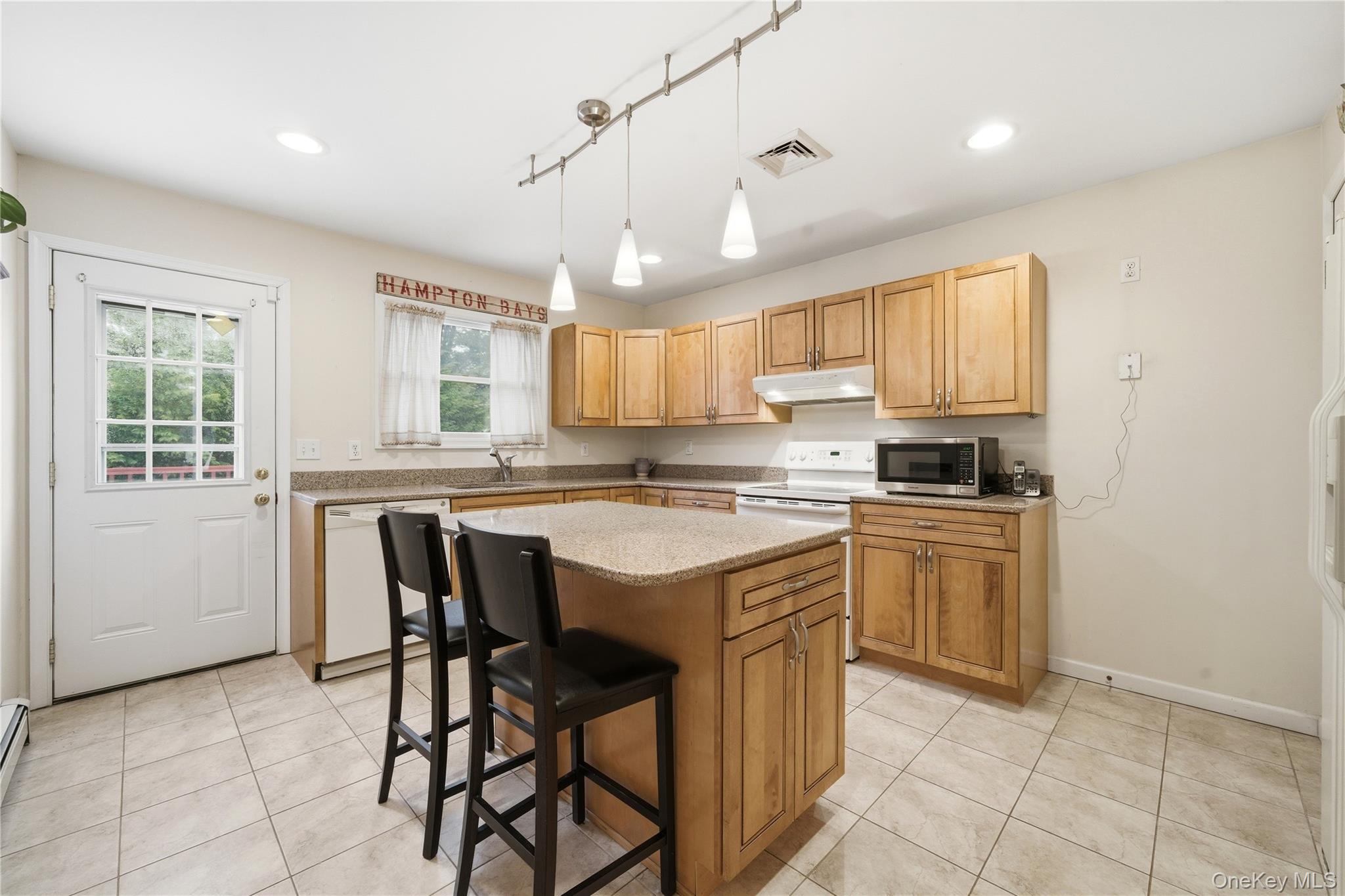 43 Ridgeway Boulevard, Bay Shore, NY 11706