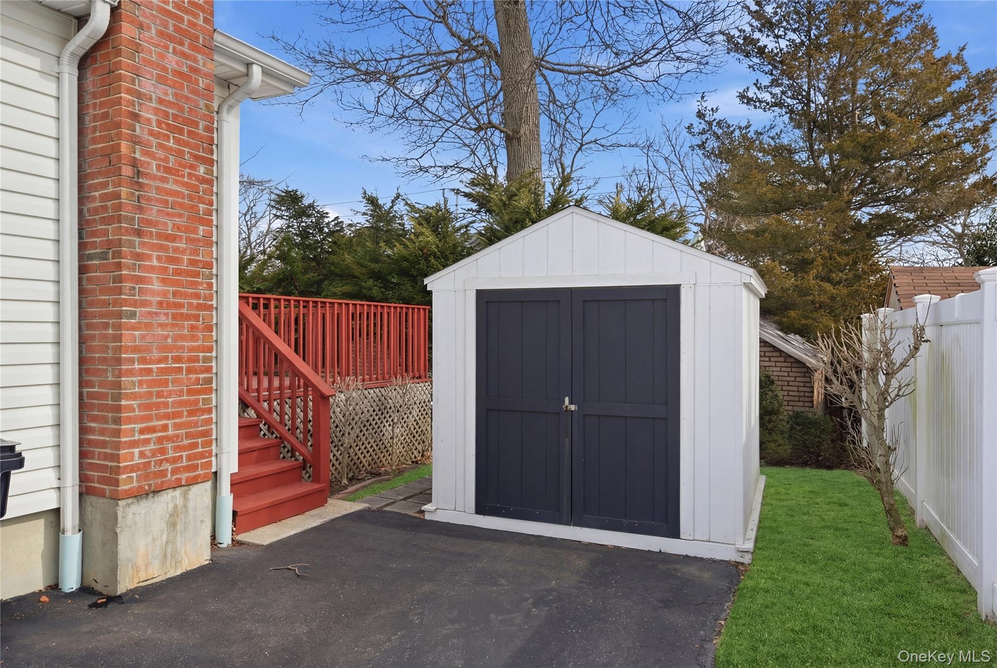 43 Ridgeway Boulevard, Bay Shore, NY 11706