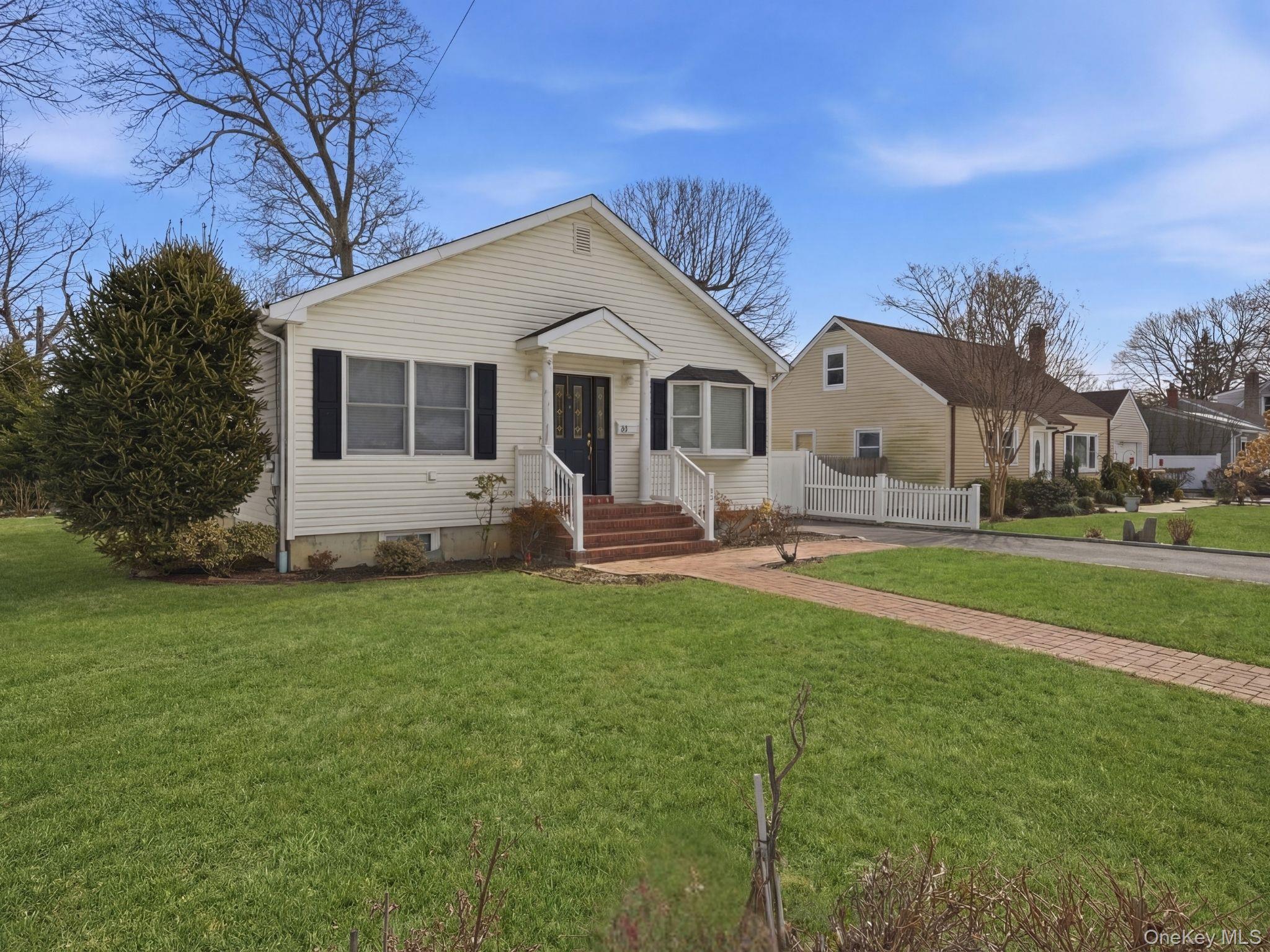 43 Ridgeway Boulevard, Bay Shore, NY 11706