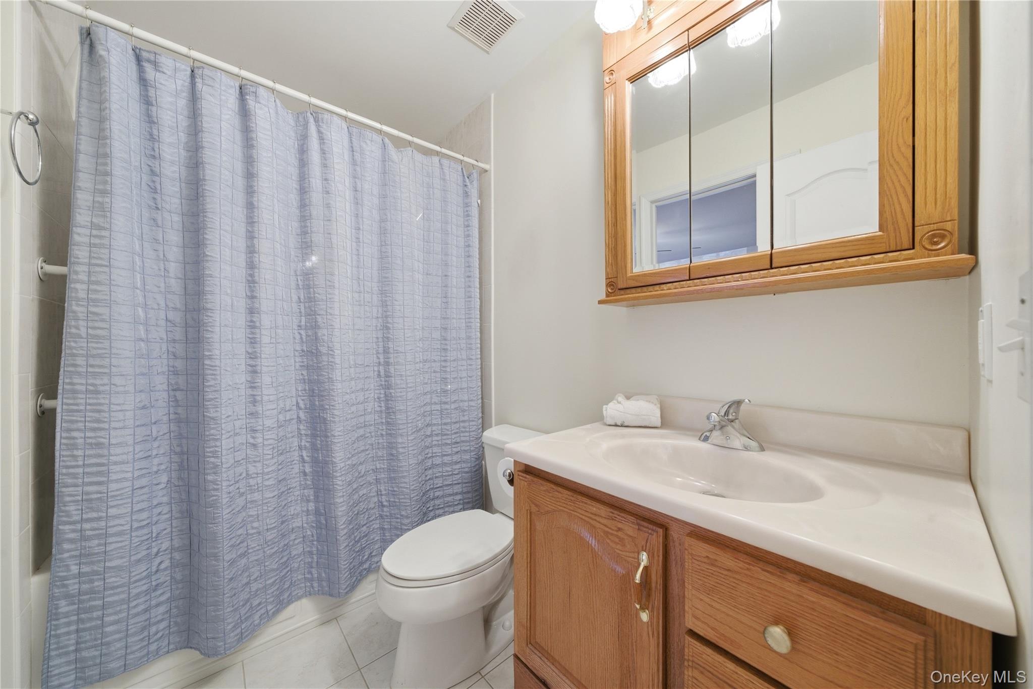 43 Ridgeway Boulevard, Bay Shore, NY 11706