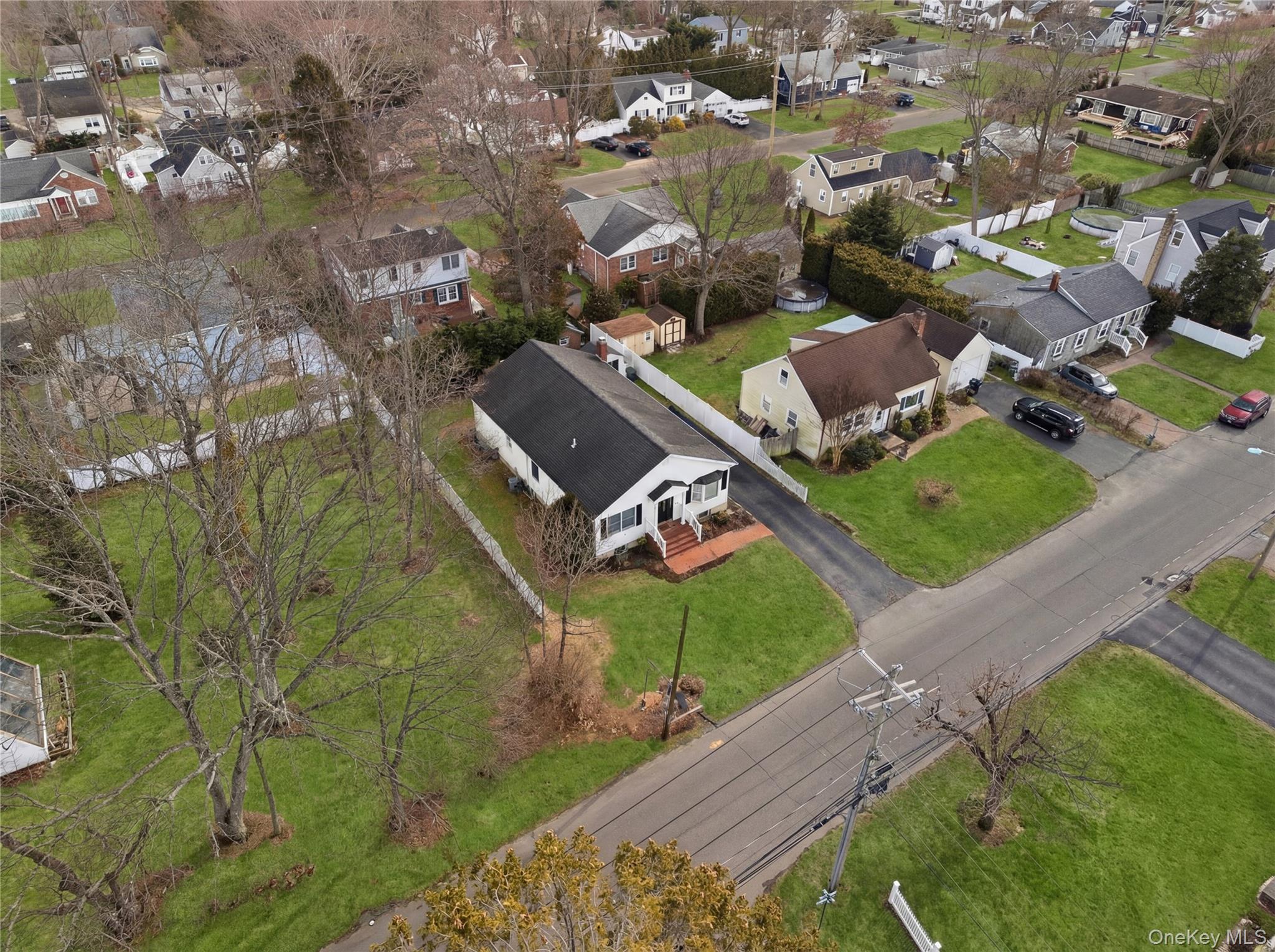 43 Ridgeway Boulevard, Bay Shore, NY 11706