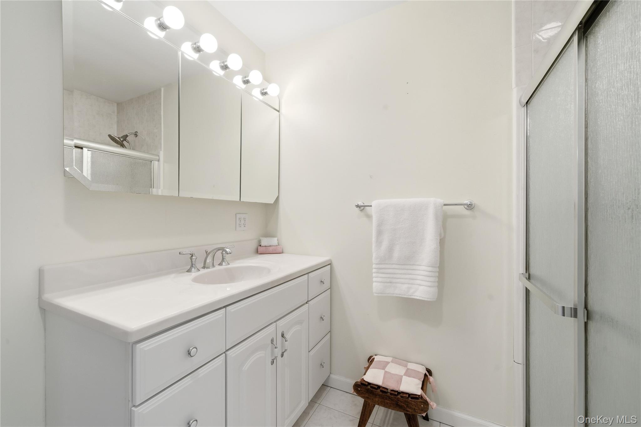 43 Ridgeway Boulevard, Bay Shore, NY 11706