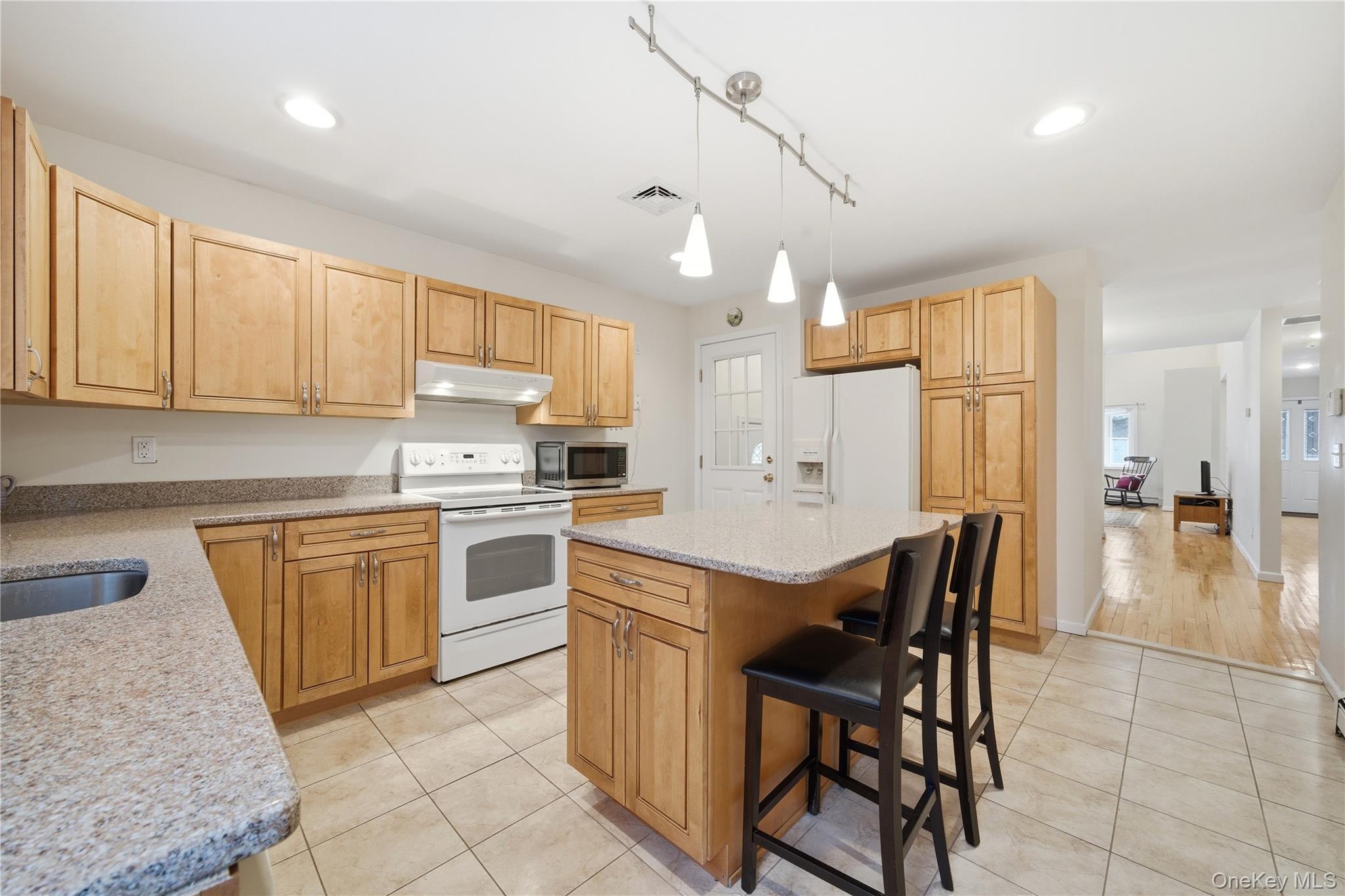 43 Ridgeway Boulevard, Bay Shore, NY 11706