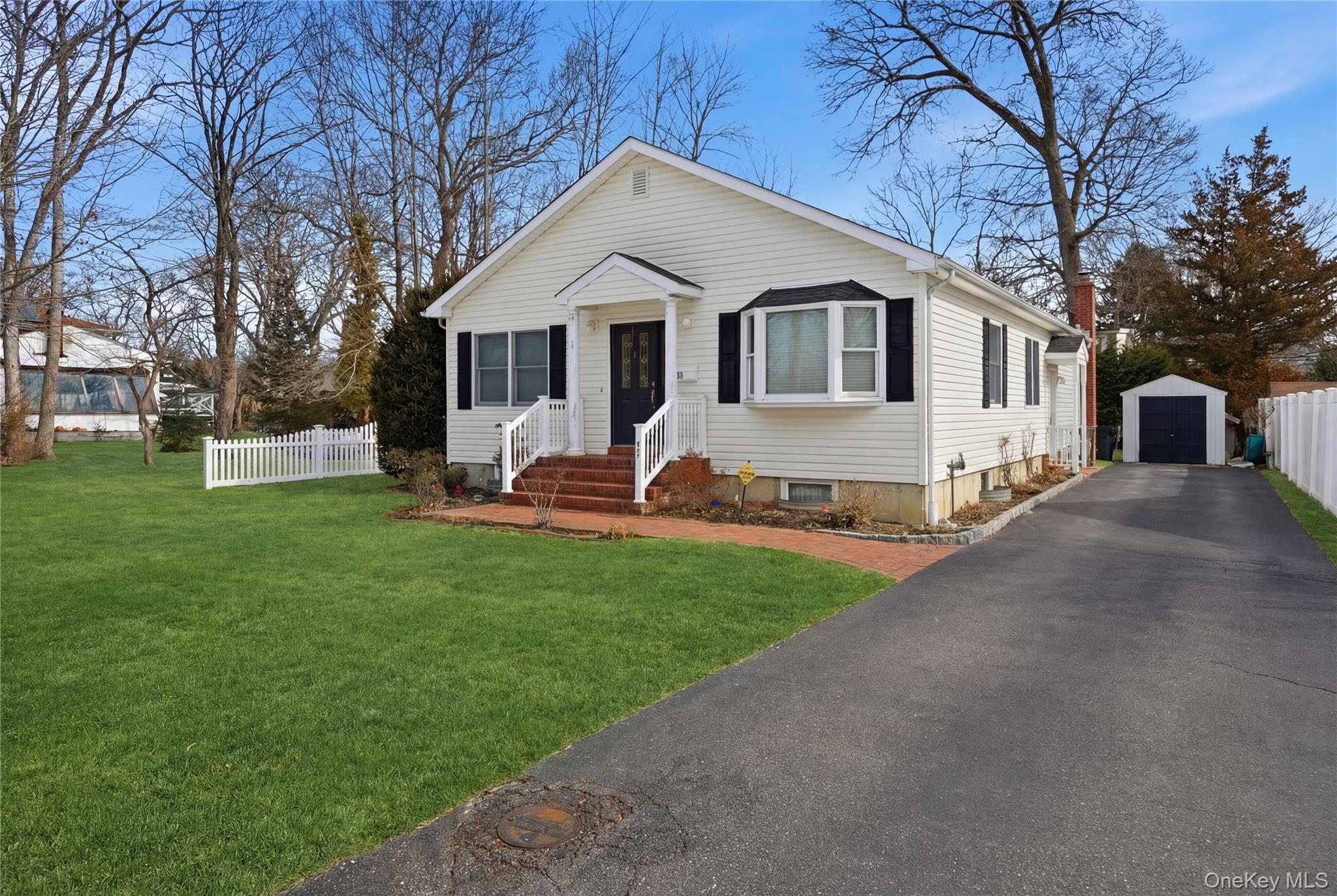 43 Ridgeway Boulevard, Bay Shore, NY 11706