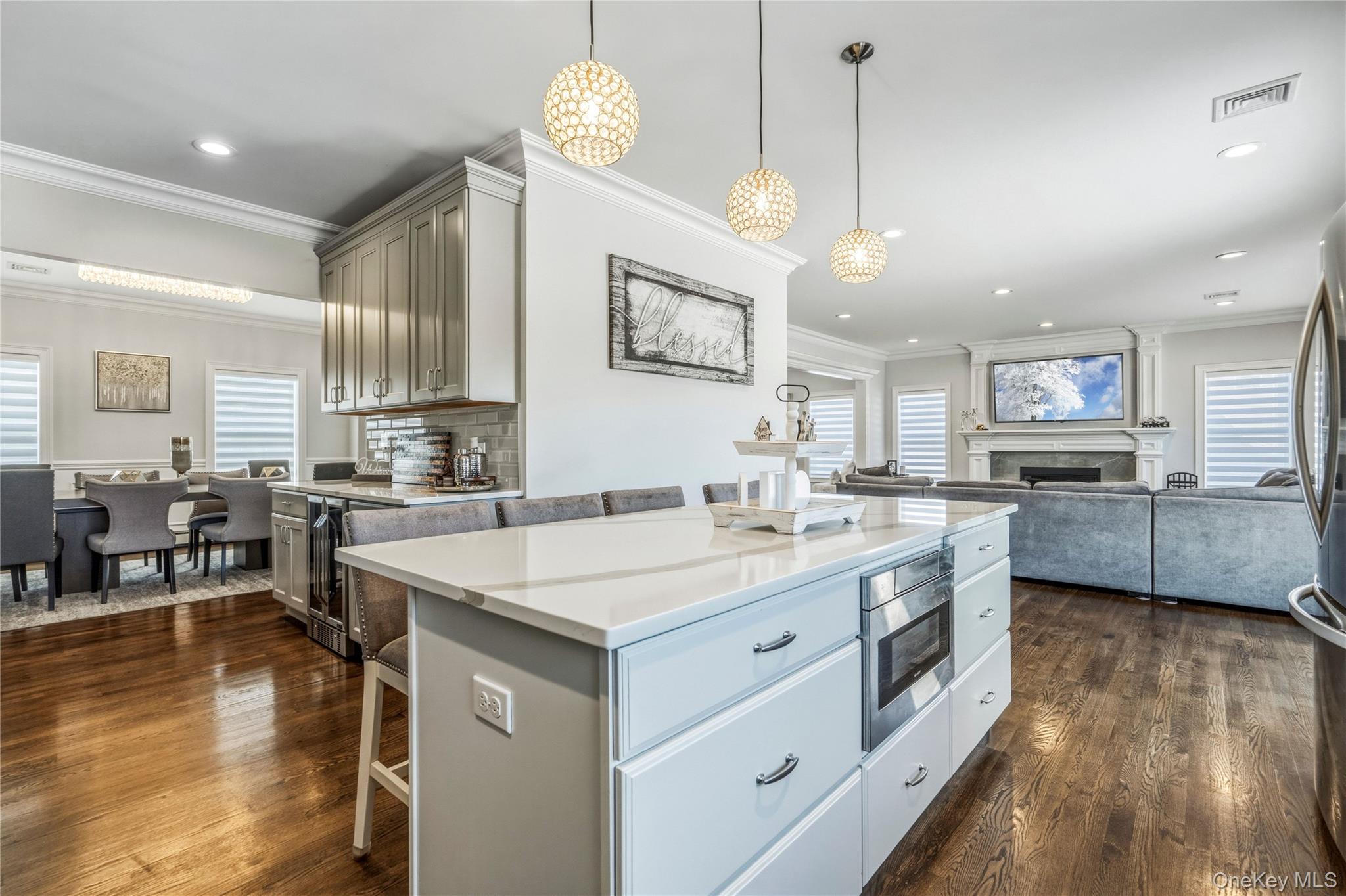 3 Manor Court, Mount Sinai, NY 11766