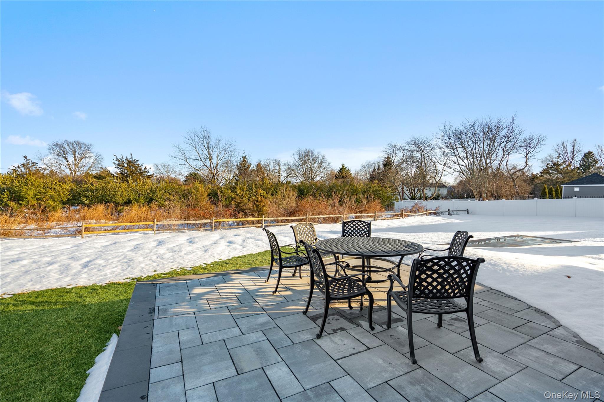 3 Manor Court, Mount Sinai, NY 11766