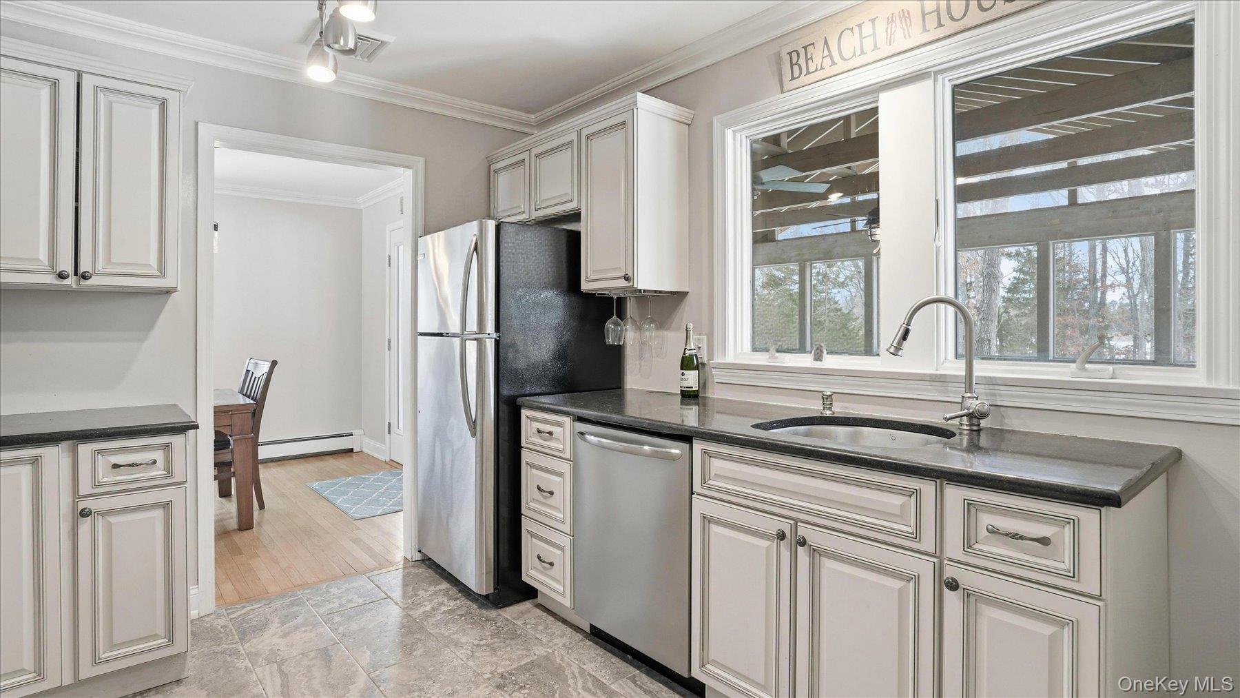 3 Robins Nest Lane, Hampton Bays, NY 11946