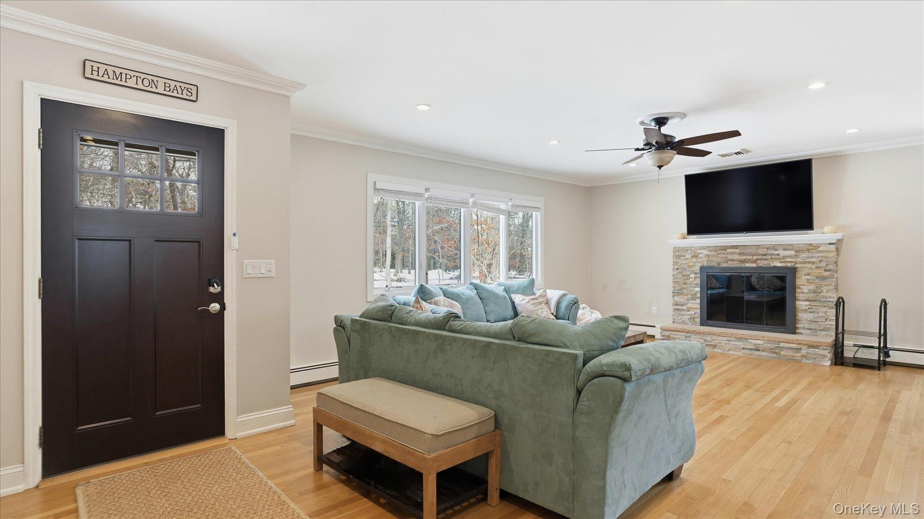 3 Robins Nest Lane, Hampton Bays, NY 11946