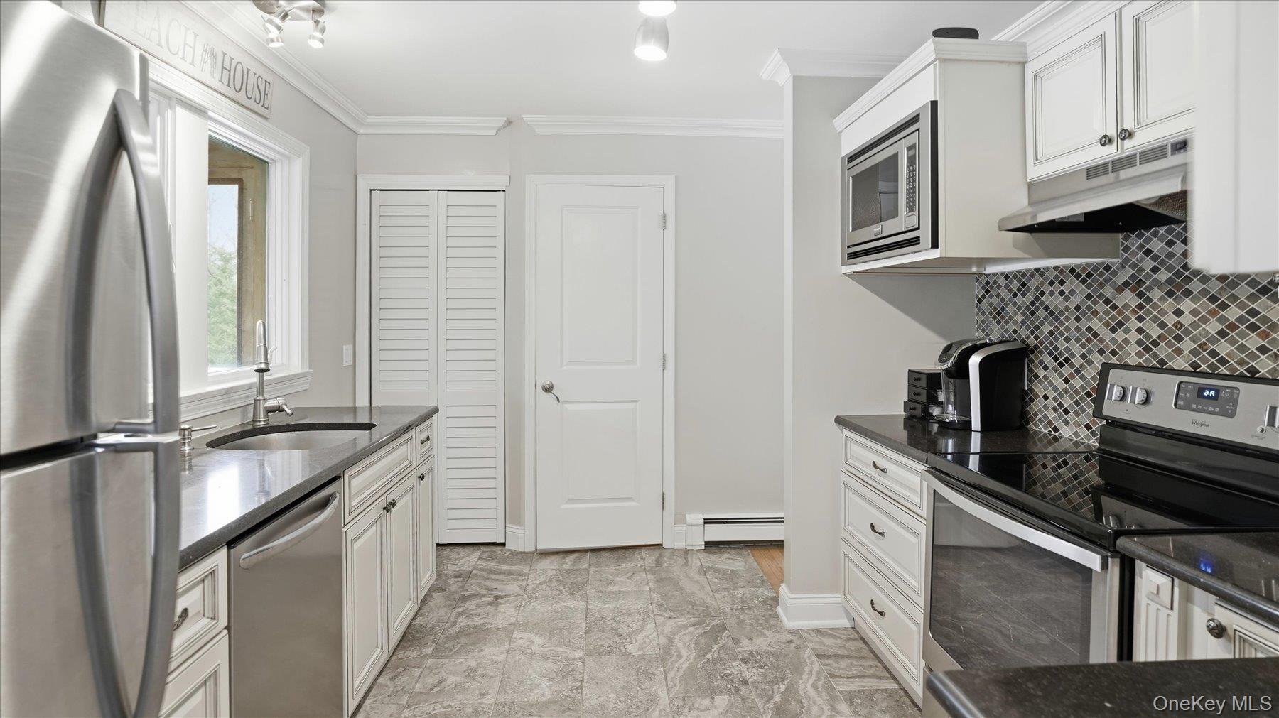 3 Robins Nest Lane, Hampton Bays, NY 11946