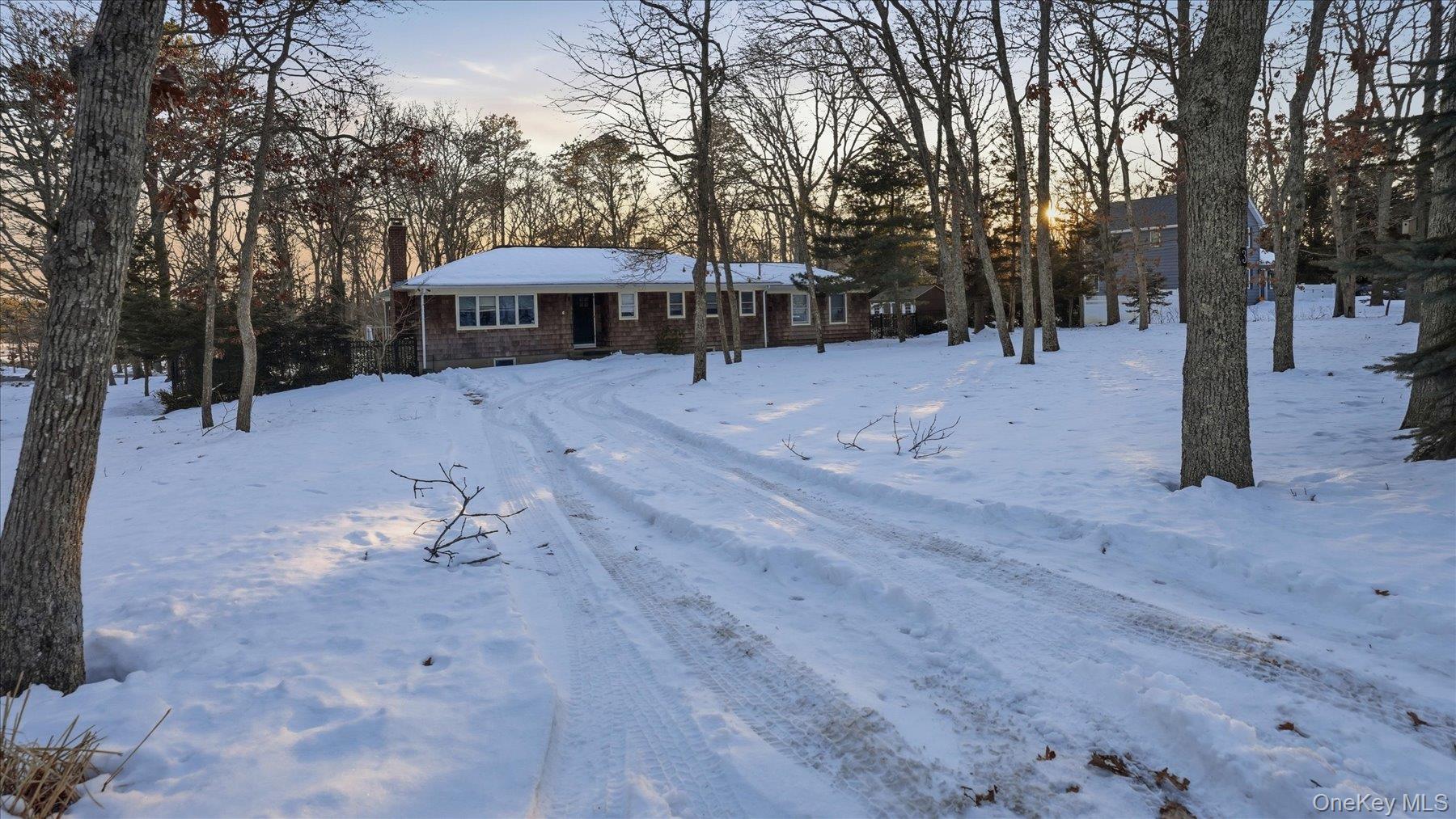 3 Robins Nest Lane, Hampton Bays, NY 11946