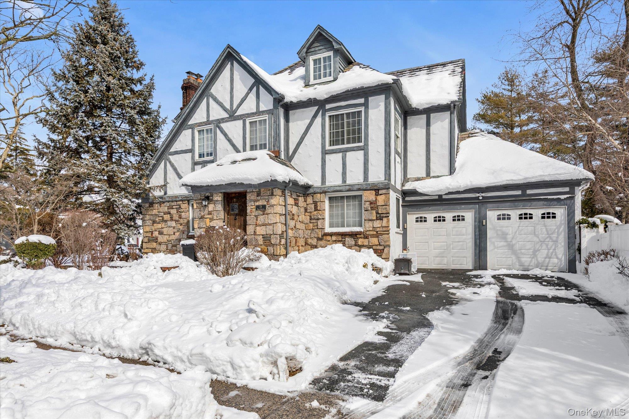 24 Yale Avenue, Hewlett, NY 11557