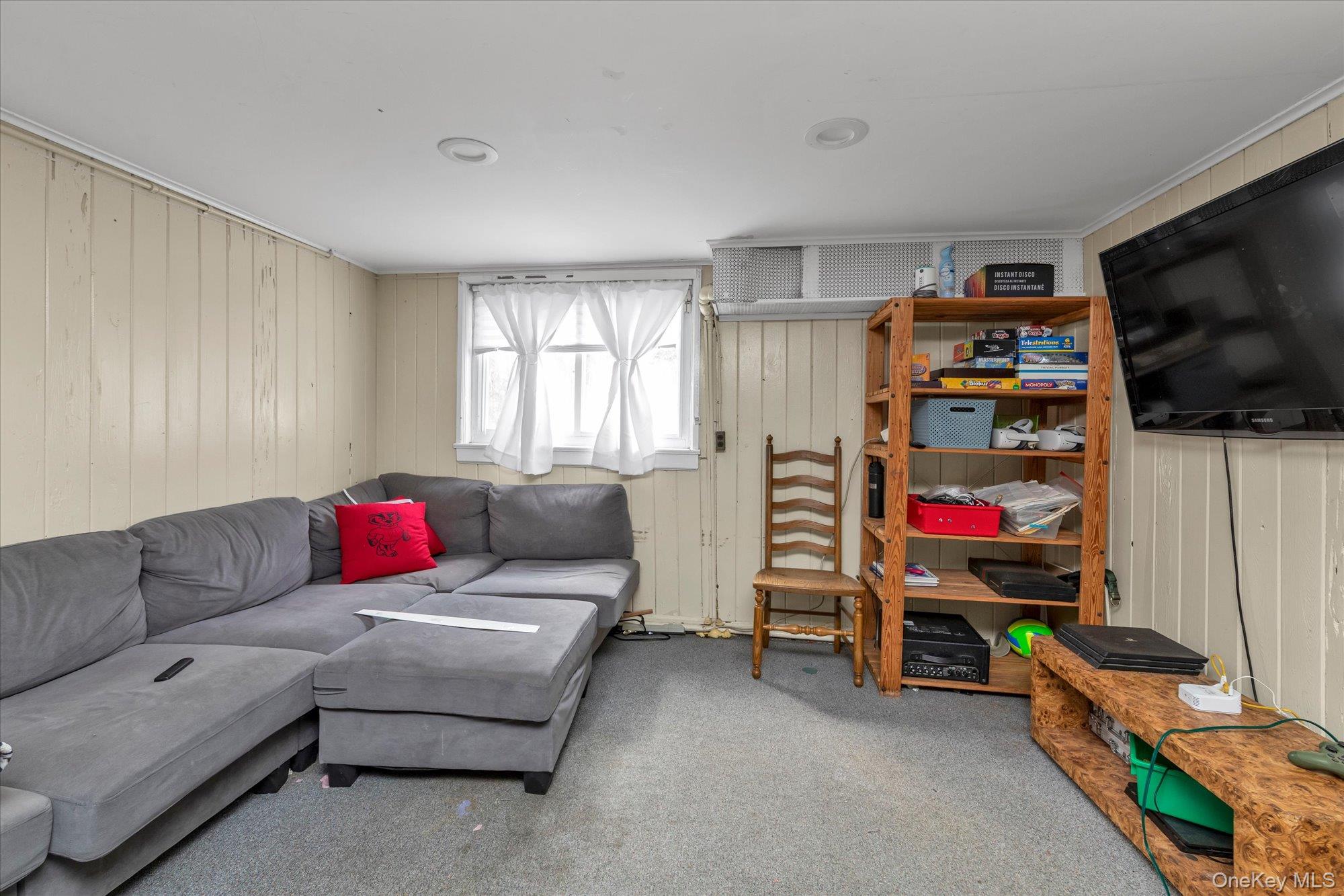 24 Yale Avenue, Hewlett, NY 11557