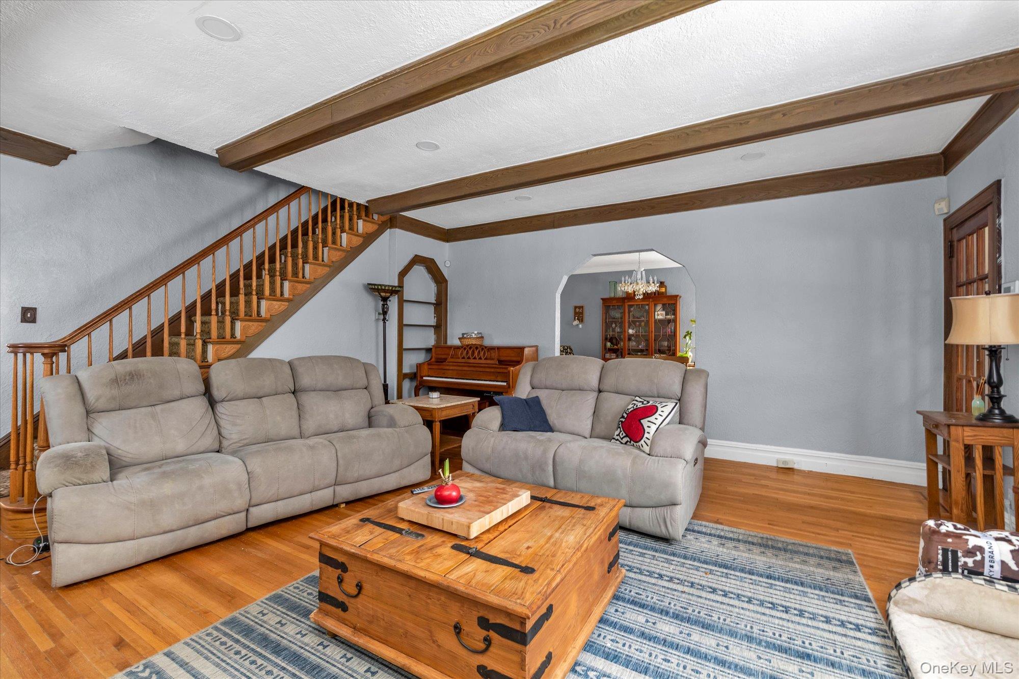 24 Yale Avenue, Hewlett, NY 11557