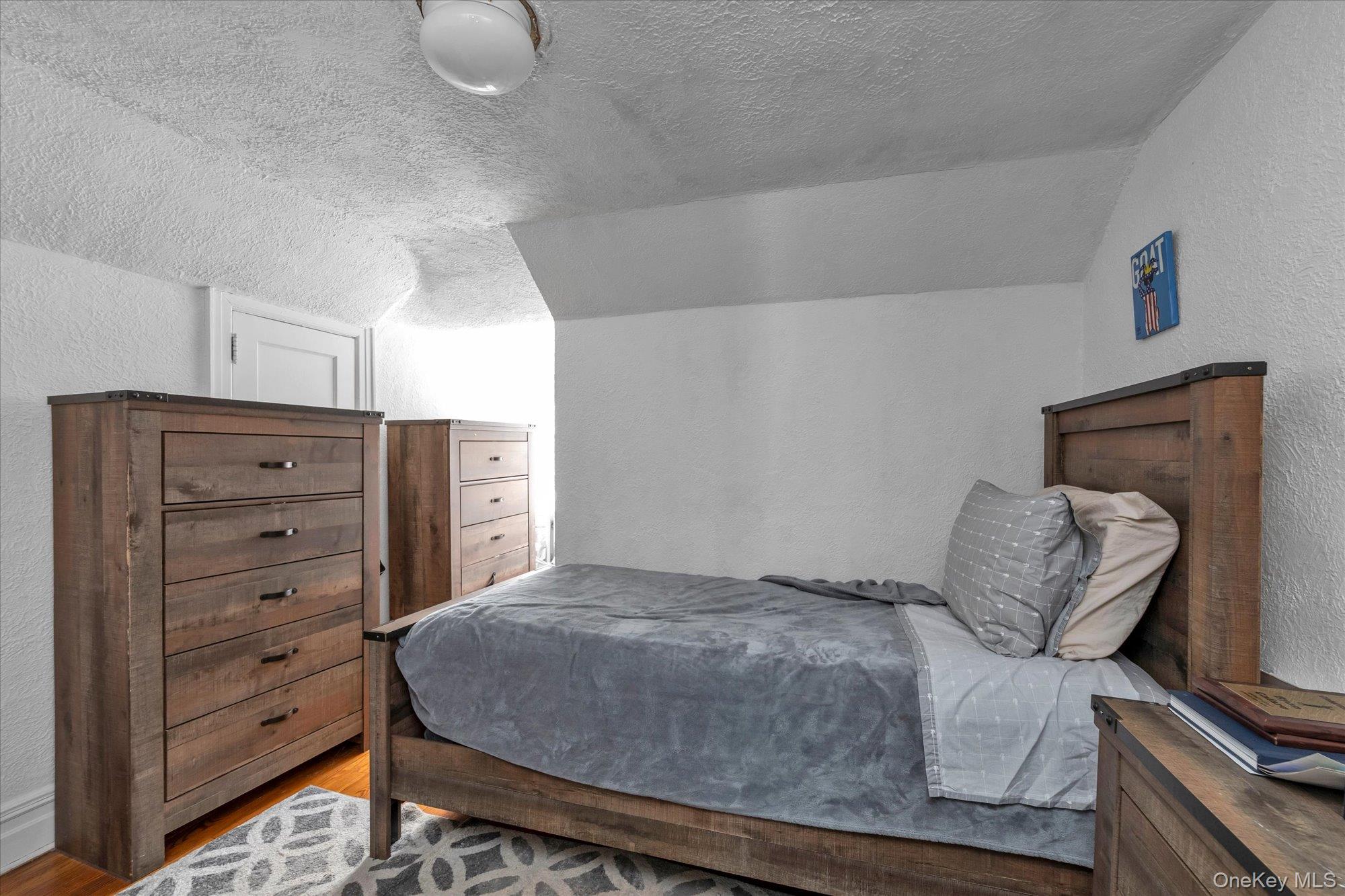 24 Yale Avenue, Hewlett, NY 11557