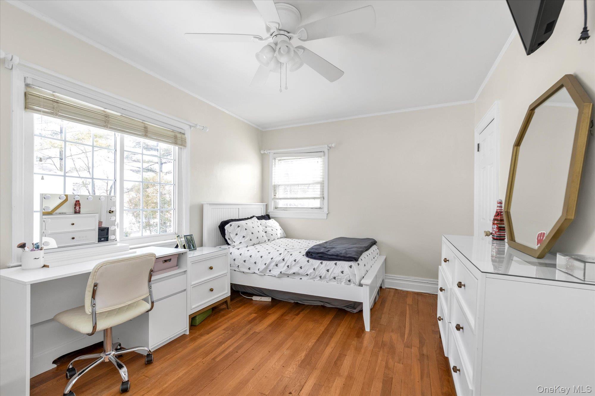 24 Yale Avenue, Hewlett, NY 11557