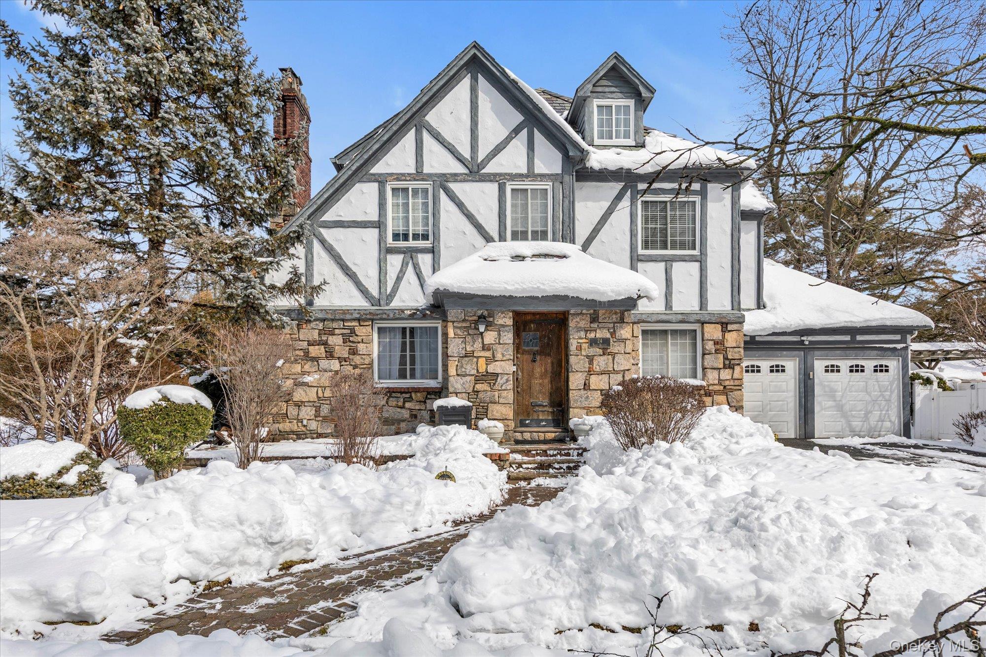 24 Yale Avenue, Hewlett, NY 11557